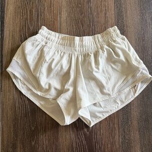 Lululemon Hotty Hot Low-Rise Lined Short 2.5- Bone